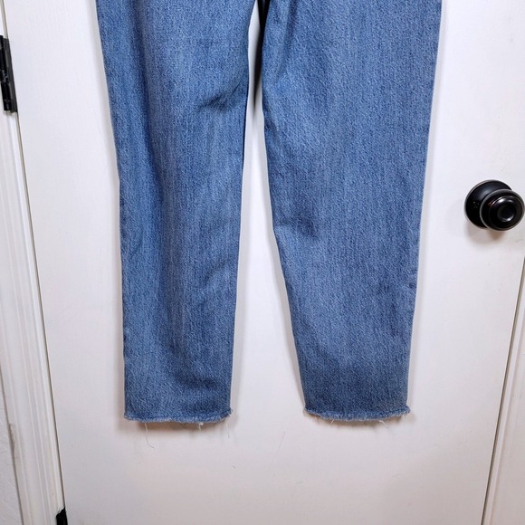 Levi's Premium 80s Mom Jeans Size 28 High Rise Vintage-Inspired Denim - Picture 10 of 10